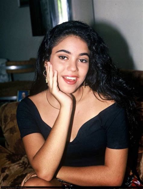 pictures of shakira when she was young